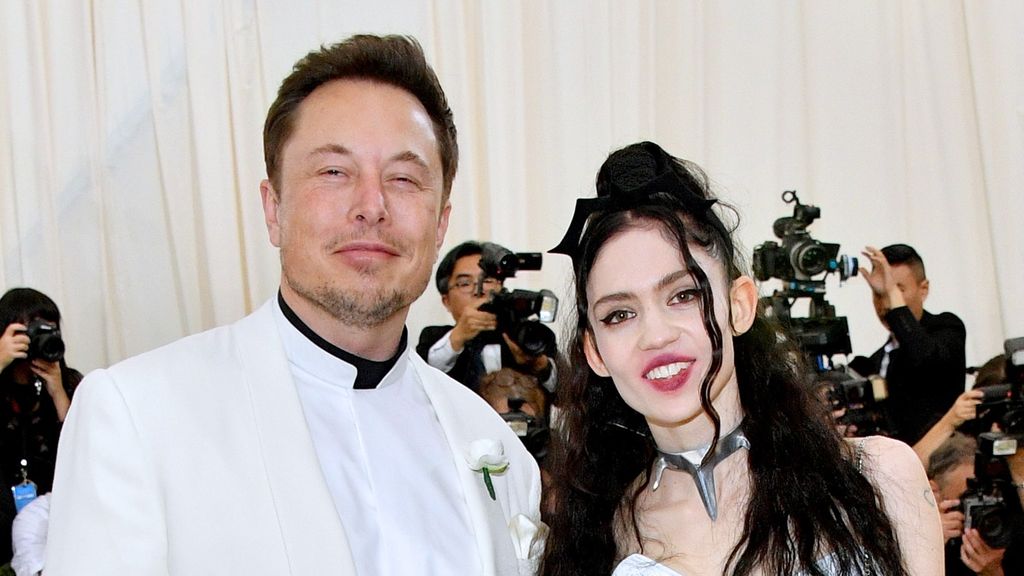 Elon Musk si cantaretul Grimes sunt parintii a doi copii.
